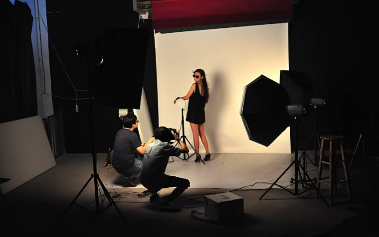 宣传片拍摄对于灯光的应用方法(图1) 深圳宣传片拍摄对于灯光的应用